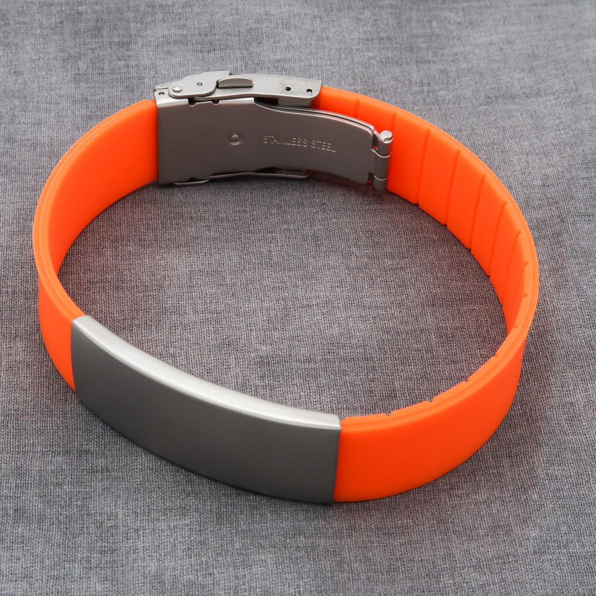 QR-koodirannekoru kaiverruksella henkilökohtaisesti tapahtumiin / markkinointiin