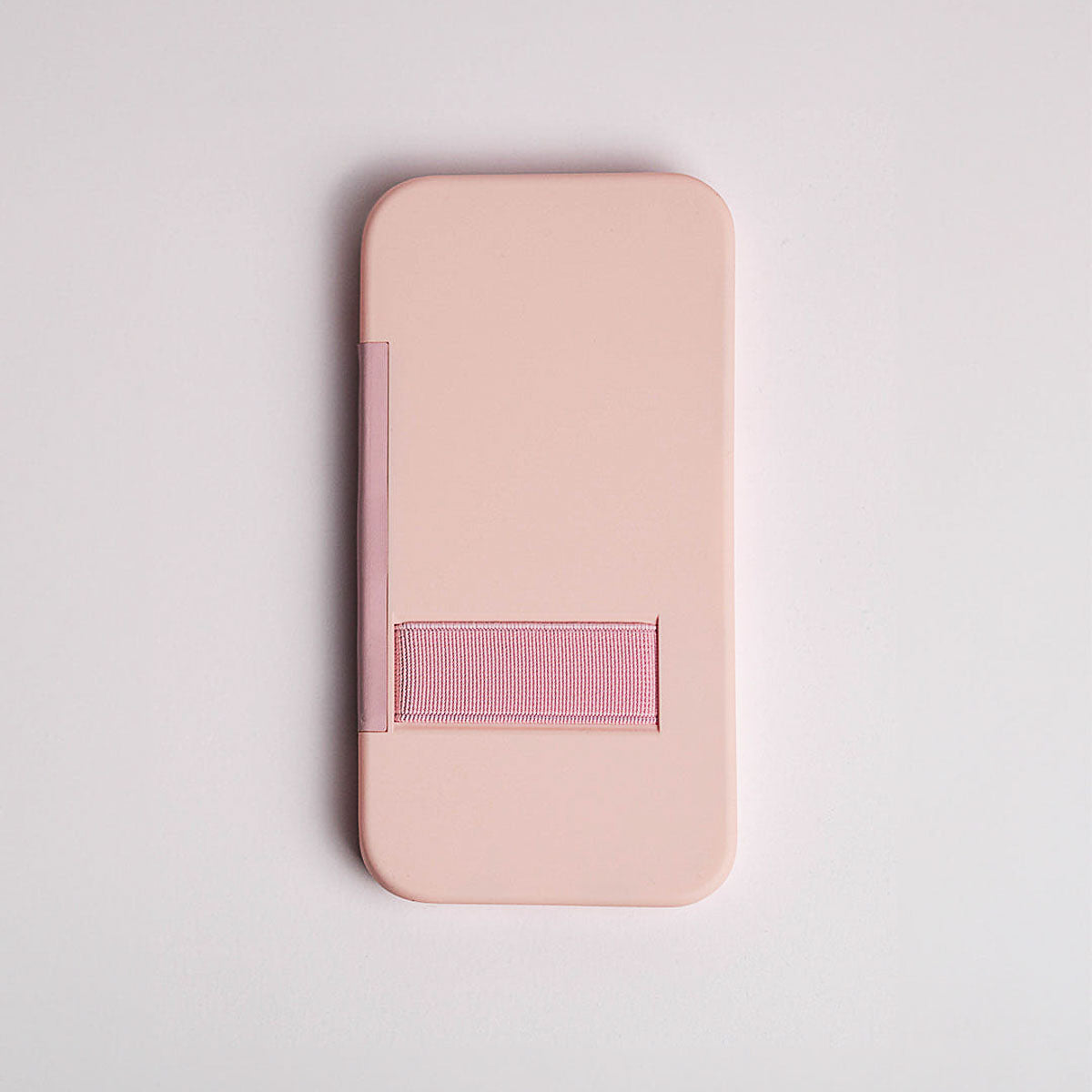 Klak henkilökohtainen iPhone-kotelo. Itsesulkeutuva. Ilmaisella kaiverruksella