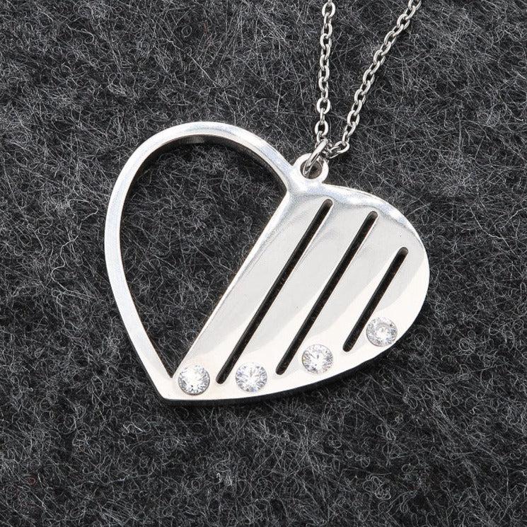 Naisten kaulakoru "Family" Henkilökohtainen kaiverrus korkeintaan 4 nimellä.