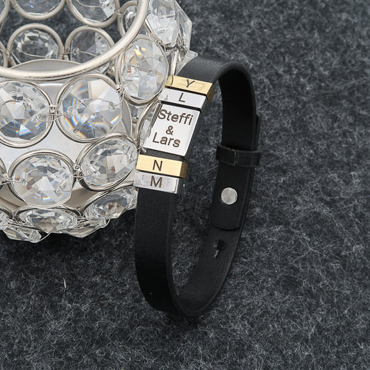 Nahkarannekoru kaiverrettu nimet helmiä jokainen nimi rannekorun. "Perhe" yksilöity äidille